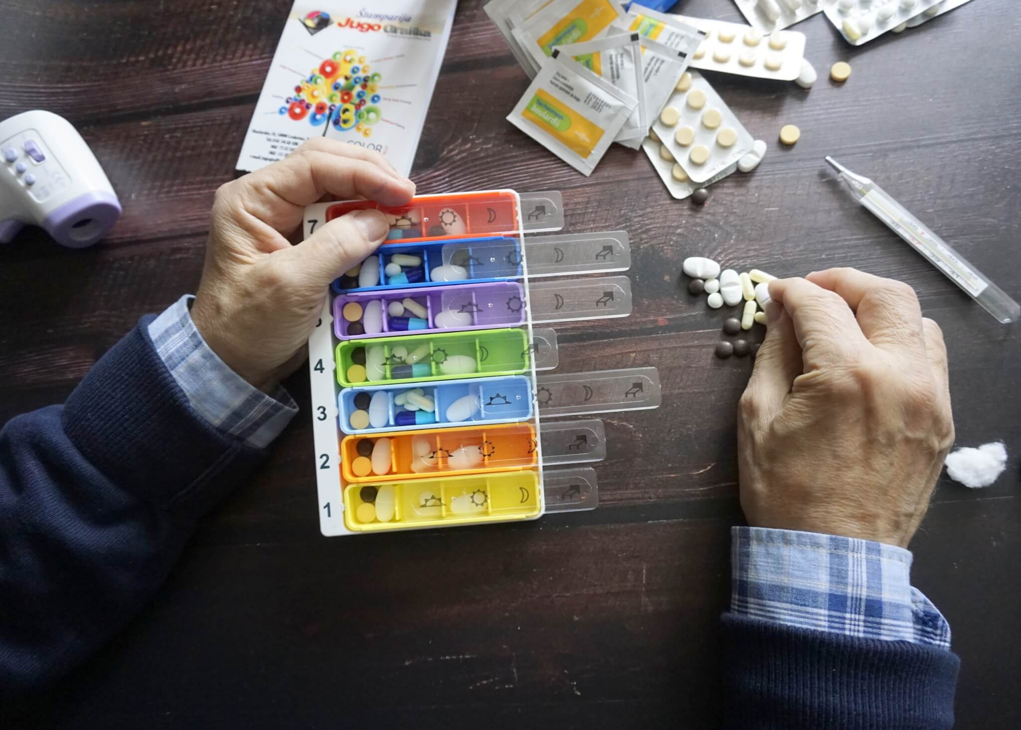 distribution of drugs in the weekly drug dispenser